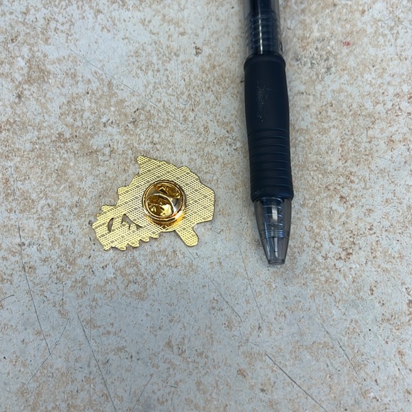 Chainsawman Pin - Picture 3 of 3